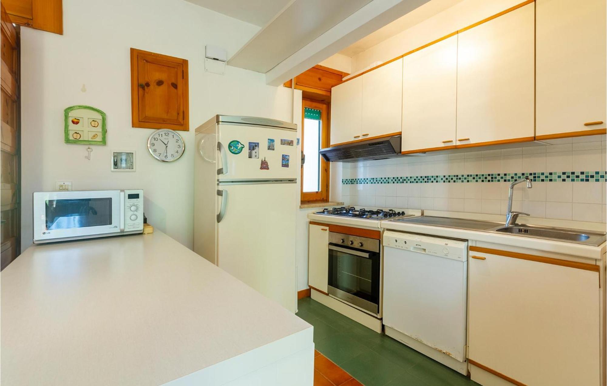 Awesome Home In Manduria With Kitchen Værelse billede